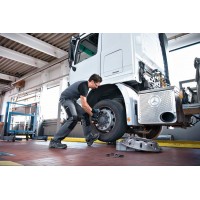 Аккумуляторный ударный гайковерт Bosch GDS 18V-1050 H 06019J8502